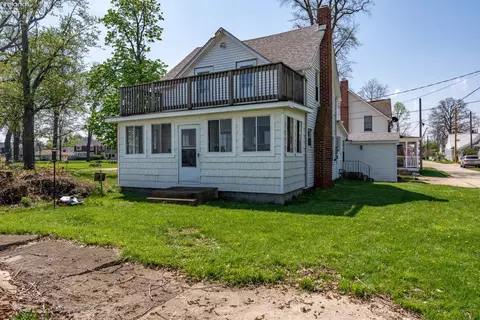 16 Oakwood Ave, Huron, OH 44839