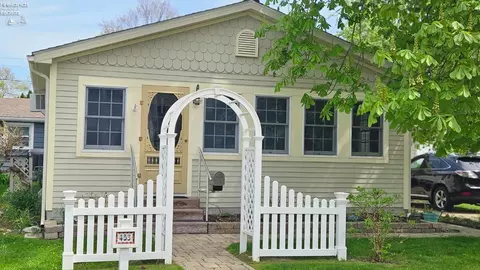 453 Lynn Ave, Lakeside, OH 43440