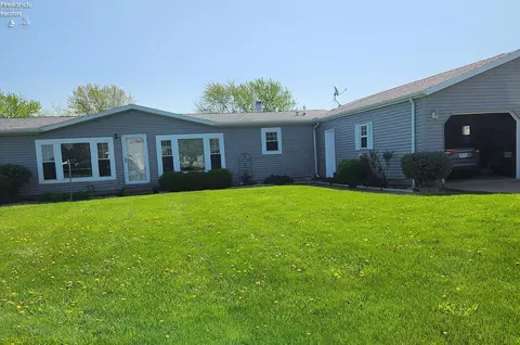 1735 S Heritage St, Port Clinton, OH 43452