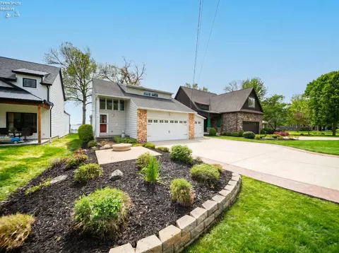 Exterior - 3205 Confederate Dr, Marblehead, OH 43440 photo 1 of 13