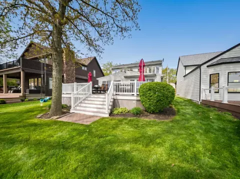 Exterior - 3205 Confederate Dr, Marblehead, OH 43440 photo 8 of 13