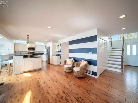Entry Way - 3205 Confederate Dr, Marblehead, OH 43440 photo 1 of 2