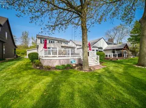 Exterior - 3205 Confederate Dr, Marblehead, OH 43440 photo 11 of 13
