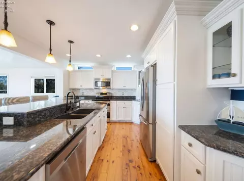 Kitchen - 3205 Confederate Dr, Marblehead, OH 43440 photo 4 of 6