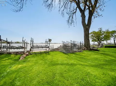 Exterior - 3205 Confederate Dr, Marblehead, OH 43440 photo 12 of 13