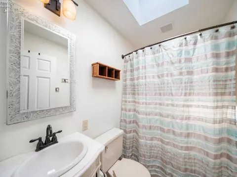 Bath - 3205 Confederate Dr, Marblehead, OH 43440 photo 2 of 4