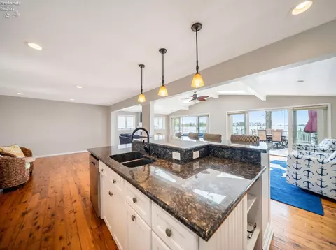 Kitchen - 3205 Confederate Dr, Marblehead, OH 43440 photo 2 of 6