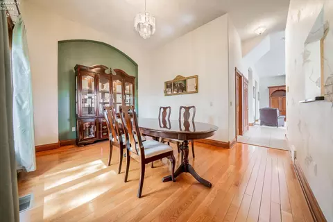 Dining - 3706 E Baycliffs Dr, Marblehead, OH 43440 photo 2 of 2