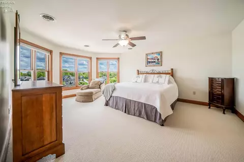 Bedroom - 3706 E Baycliffs Dr, Marblehead, OH 43440 photo 2 of 5