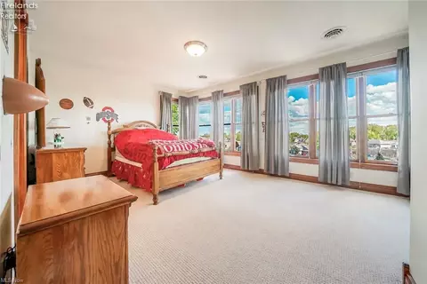 Bedroom - 3706 E Baycliffs Dr, Marblehead, OH 43440 photo 4 of 7