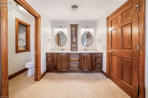 Bath - 3706 E Baycliffs Dr, Marblehead, OH 43440 photo 3 of 6