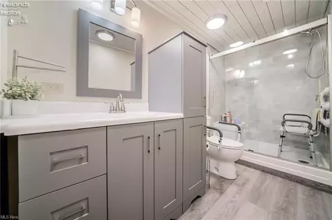 Bath - 3706 E Baycliffs Dr, Marblehead, OH 43440 photo 6 of 6