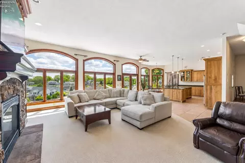 Living - 3706 E Baycliffs Dr, Marblehead, OH 43440 photo 4 of 5