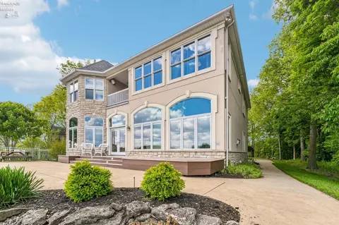 Exterior - 3706 E Baycliffs Dr, Marblehead, OH 43440 photo 5 of 8