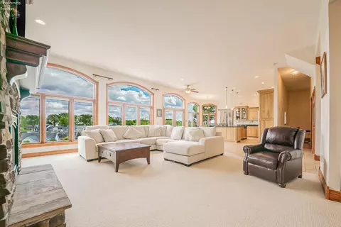 Living - 3706 E Baycliffs Dr, Marblehead, OH 43440 photo 5 of 6