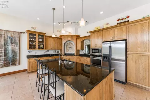 Kitchen - 3706 E Baycliffs Dr, Marblehead, OH 43440 photo 4 of 5