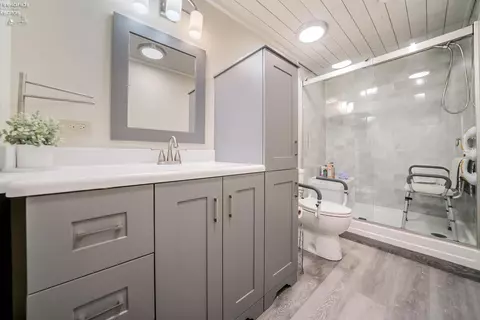 Bath - 3706 E Baycliffs Dr, Marblehead, OH 43440 photo 7 of 7