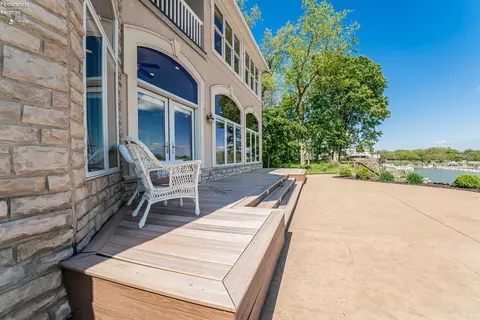 Exterior - 3706 E Baycliffs Dr, Marblehead, OH 43440 photo 4 of 8
