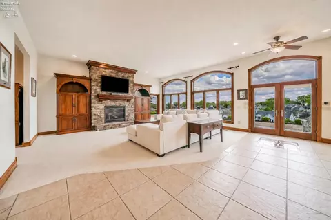 Living - 3706 E Baycliffs Dr, Marblehead, OH 43440 photo 4 of 6