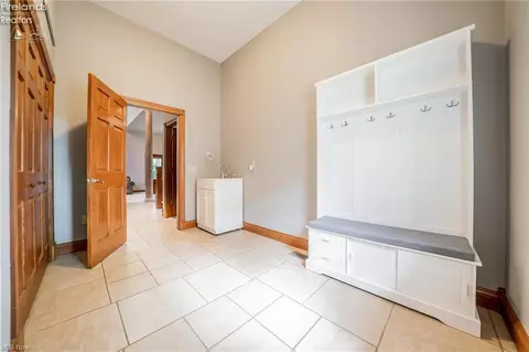 Entry Way - 3706 E Baycliffs Dr, Marblehead, OH 43440 photo 2 of 4