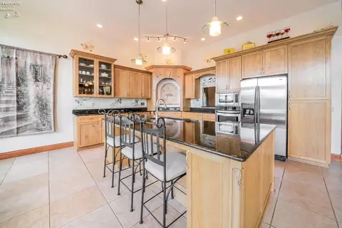 Kitchen - 3706 E Baycliffs Dr, Marblehead, OH 43440 photo 2 of 4