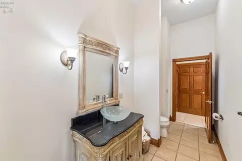 Bath - 3706 E Baycliffs Dr, Marblehead, OH 43440 photo 1 of 7