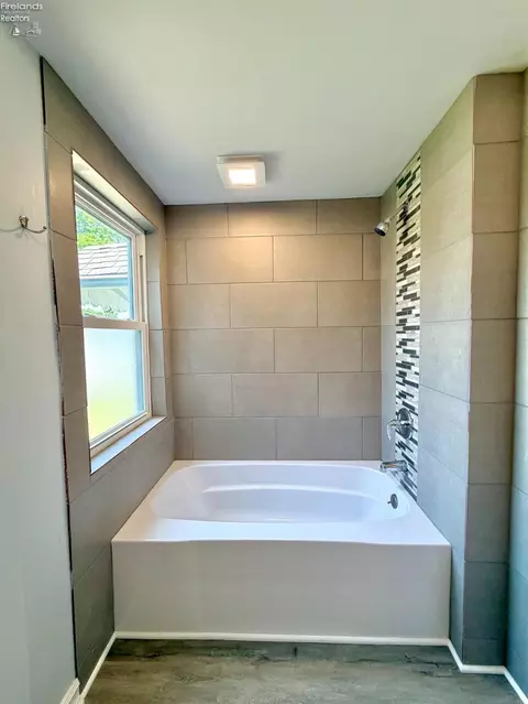 Bath - 807 E Main, Bellevue, OH 44811 photo 2 of 3