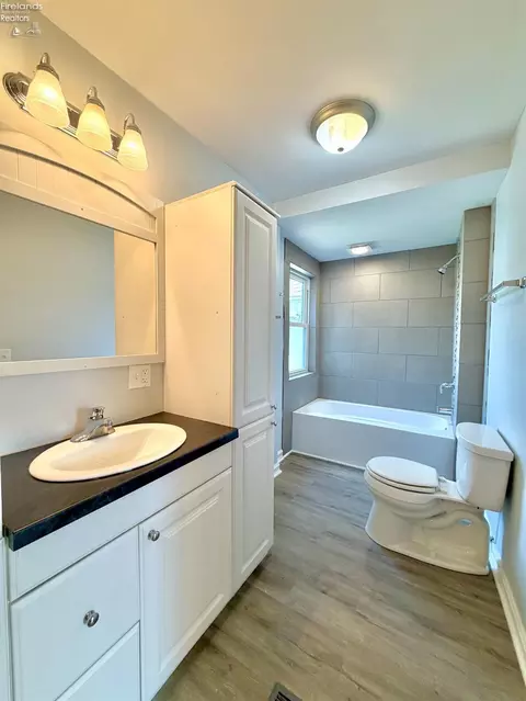 Bath - 807 E Main, Bellevue, OH 44811 photo 1 of 3
