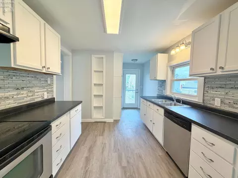 Kitchen - 807 E Main, Bellevue, OH 44811 photo 3 of 7