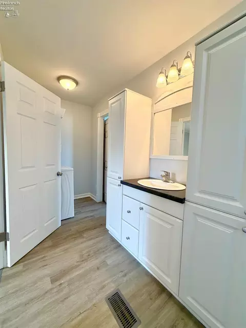 Bath - 807 E Main, Bellevue, OH 44811 photo 3 of 3