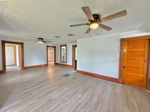 Living - 807 E Main, Bellevue, OH 44811 photo 6 of 8
