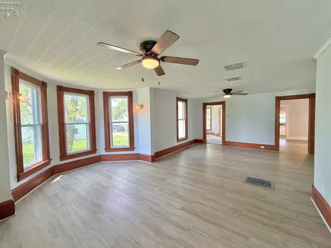 Living - 807 E Main, Bellevue, OH 44811 photo 5 of 8