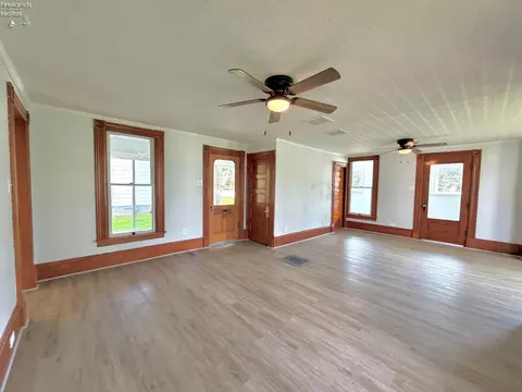 Living - 807 E Main, Bellevue, OH 44811 photo 3 of 8