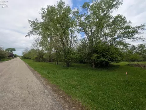 1703 S Dubbert Rd, Port Clinton, OH 43452