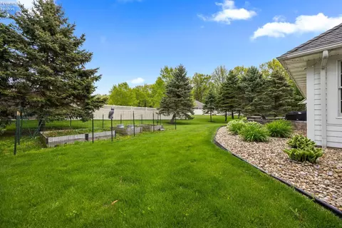 Exterior - 4104 Pebble Ln, Huron, OH 44839 photo 6 of 9