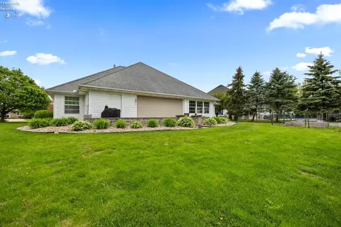 Exterior - 4104 Pebble Ln, Huron, OH 44839 photo 3 of 9