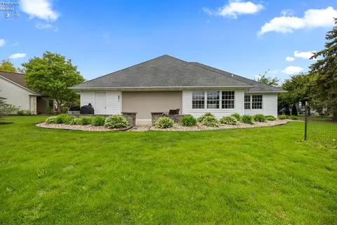 Exterior - 4104 Pebble Ln, Huron, OH 44839 photo 4 of 9