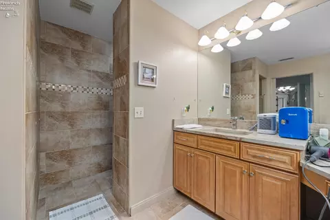 Bath - 4104 Pebble Ln, Huron, OH 44839 photo 3 of 3