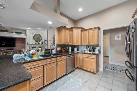 Kitchen - 4104 Pebble Ln, Huron, OH 44839 photo 4 of 5