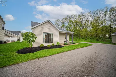 Exterior - 4075 Coventry Cir, Huron, OH 44839 photo 2 of 4