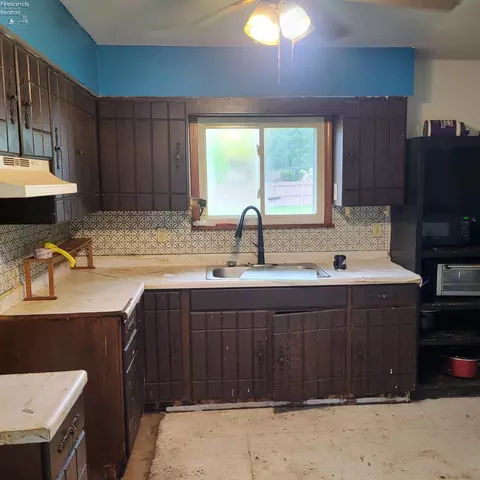 Kitchen - 1639 S St Rt 99, Willard, OH 44890 photo 1 of 2
