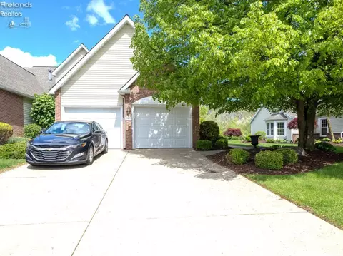 1511 Timber Lake Ln, Sandusky, OH 44870