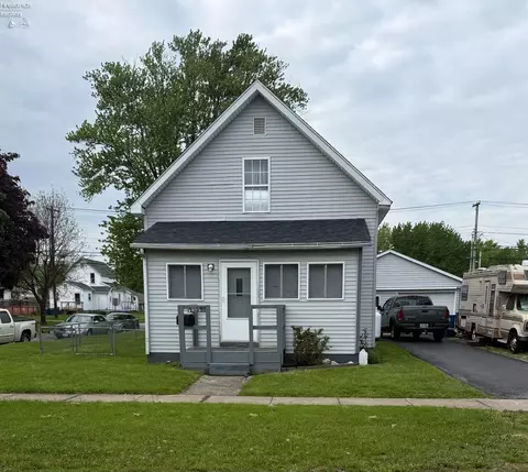 1322 Moore St, Fremont, OH 43420