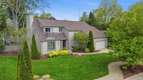 1135 By The Shores Dr, Huron, OH 44839
