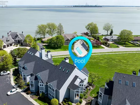 10961 N Bay Point Dr #108, Marblehead, OH 43440