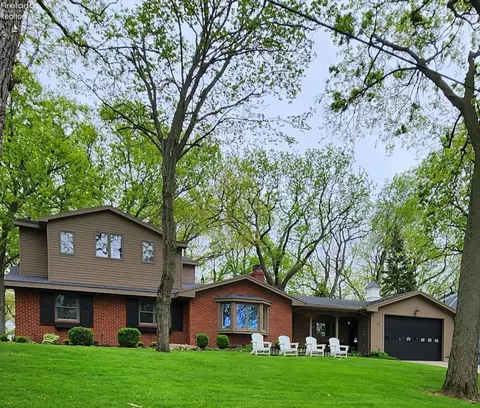 1949 N Carriage Ln, Port Clinton, OH 43452