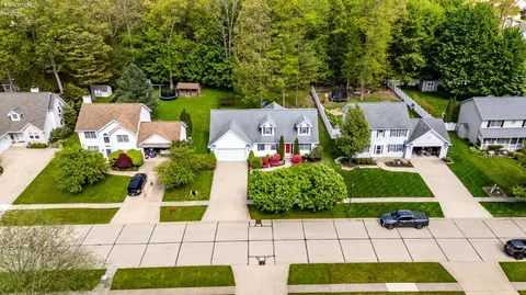 743 Dogwood Ln, Vermilion, OH 44089