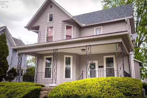 806 Napoleon St, Fremont, OH 43420