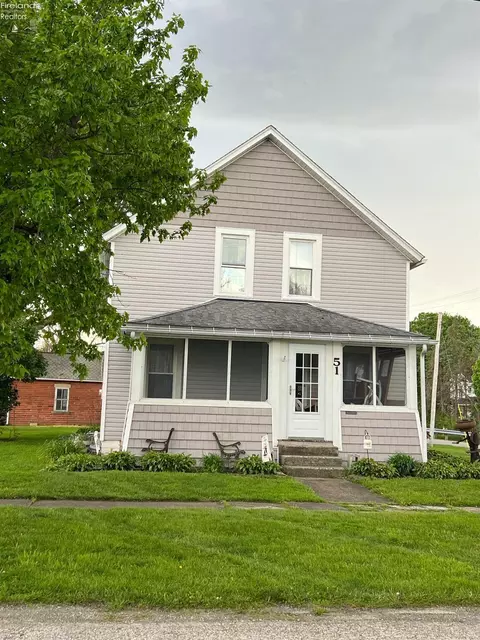 51 W Hooker St, New London, OH 44851