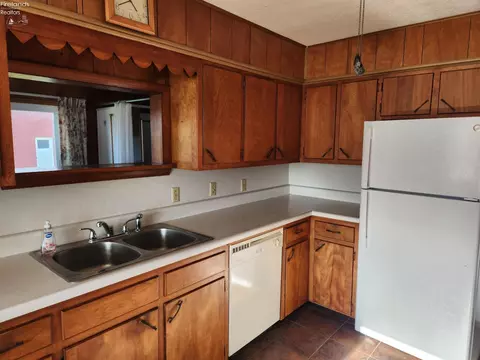 Kitchen - 7603 Darrow Rd, Huron, OH 44839 photo 3 of 6